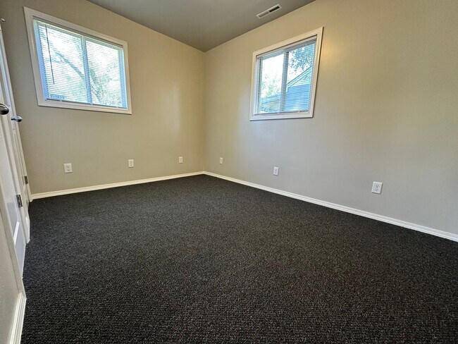 Building Photo - Updated Home with Central Air, Fenced Yard...