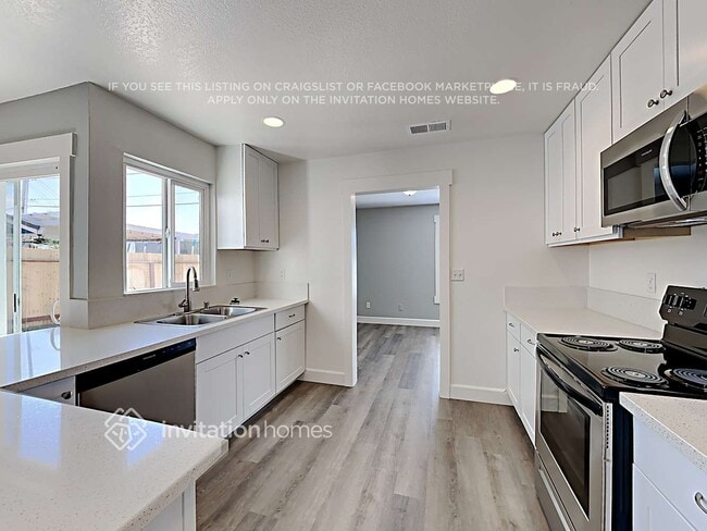 Building Photo - 6085 Kingwood Cir