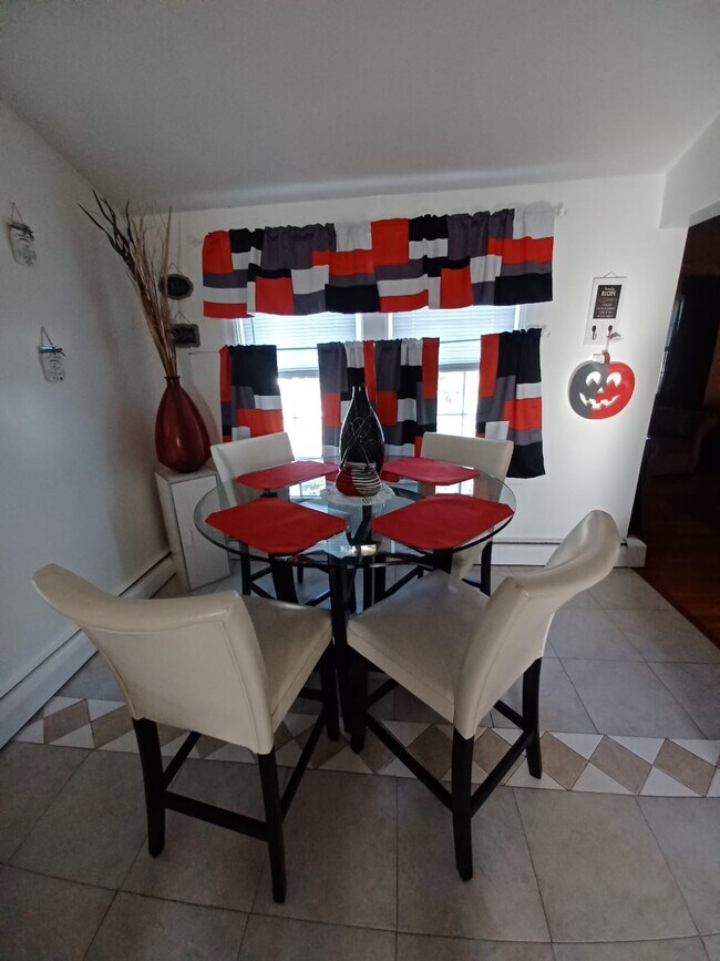 Building Photo - 41 Aldine St