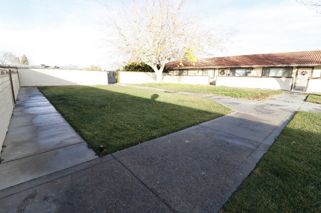 Foto del edificio - 21645 Powhatan Rd