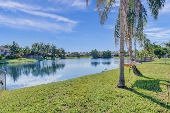 Foto del edificio - 5421 Hawkes Bluff Ave