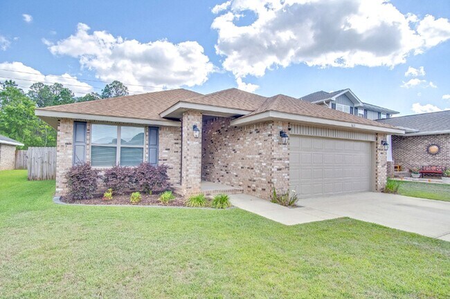 Foto del edificio - Spacious 4BR/2BA Brick Home with 2-Car Garage, Granite Kitchen, Vaulted Ceilings & Fully Fenced B...