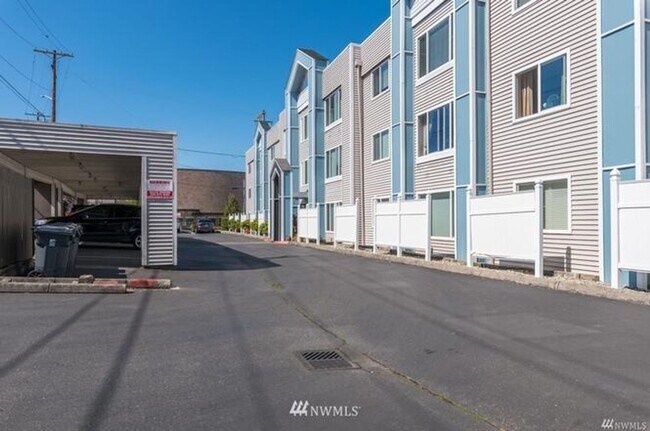 Foto del edificio - *** RENT SPECIAL 50% off MAY RENT*** Beaut...