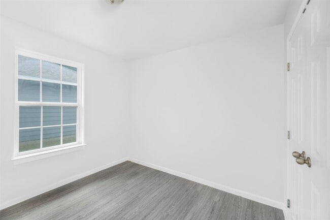 Building Photo - 632 Luke St