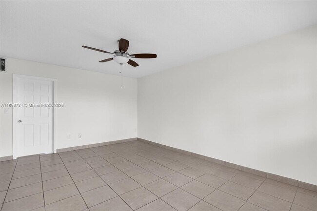 Foto del edificio - 1154 W 35th St