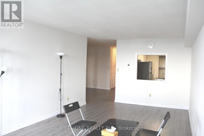 Photo du bâtiment - 3300-3300 Don Mills Rd