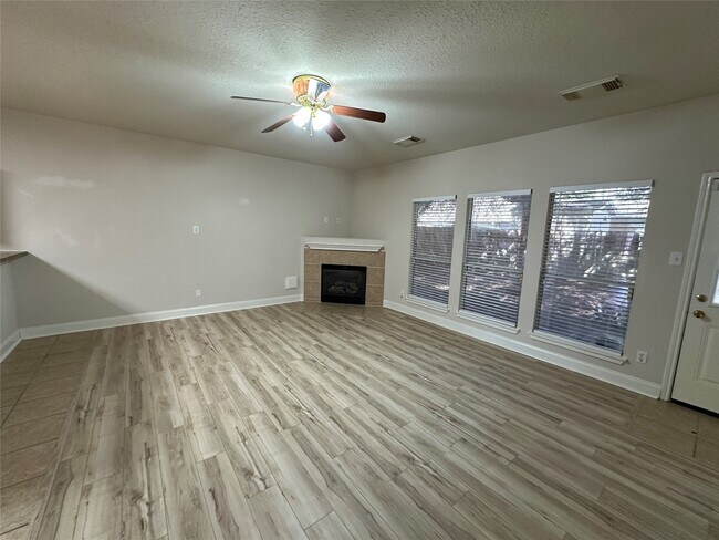 Foto del edificio - 19514 Brook Village Rd