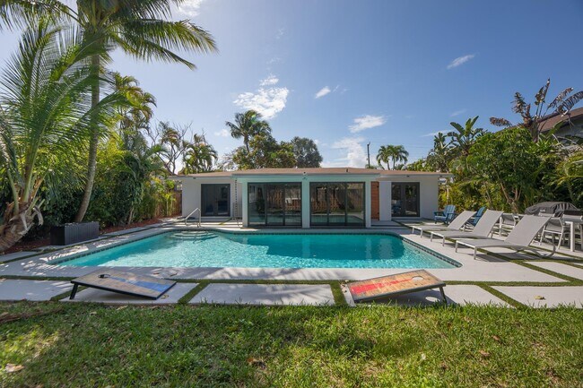 Building Photo - 3000 NE 21st Terrace