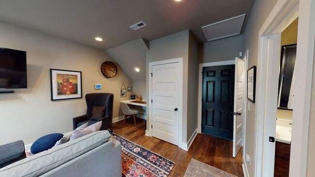Foto del edificio - Cozy Fully Furnished Edgehill Apartment- A...