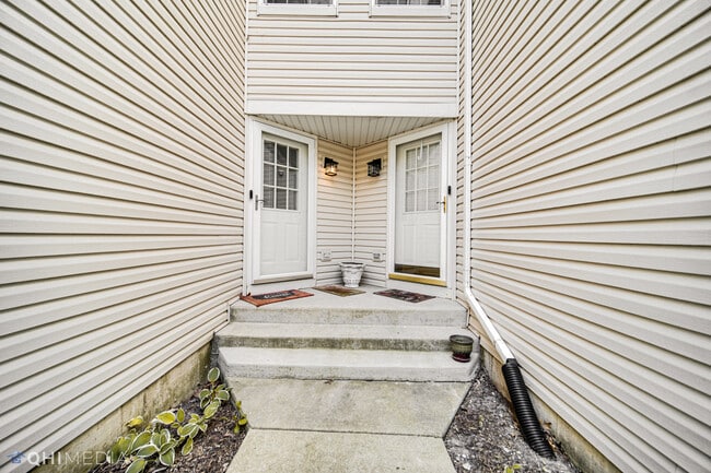 Building Photo - 2492 Stoughton Cir