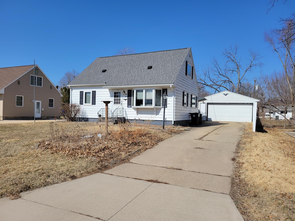 Foto principal - 807 W 29th St