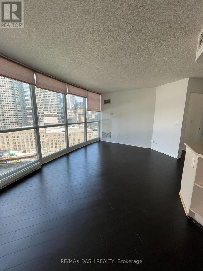 Photo du bâtiment - 18 Yonge St