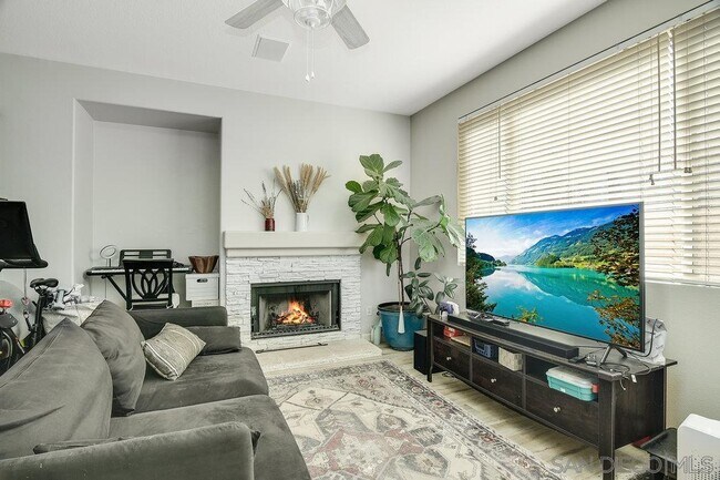 Building Photo - 2811 W Canyon Ave.