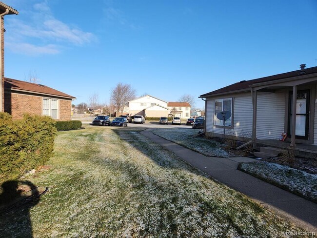 Foto del edificio - 8904 Shawn Dr