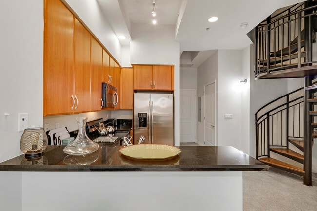 Building Photo - 801 S Olive Ave