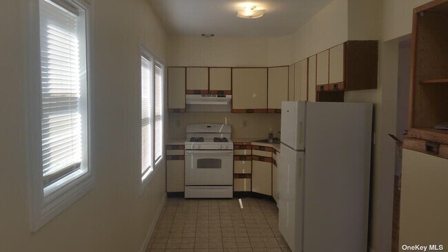 Foto del edificio - 548 E Broadway