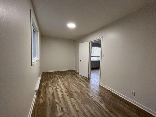 Photo du bâtiment - 7 Bennett Ave