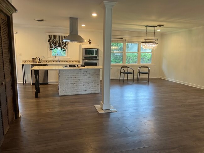 Building Photo - 912 Houma Blvd