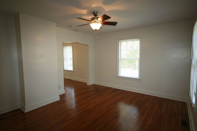 Foto del edificio - Beautiful Walltown Duplex - Near Duke / Broad St / 9th!