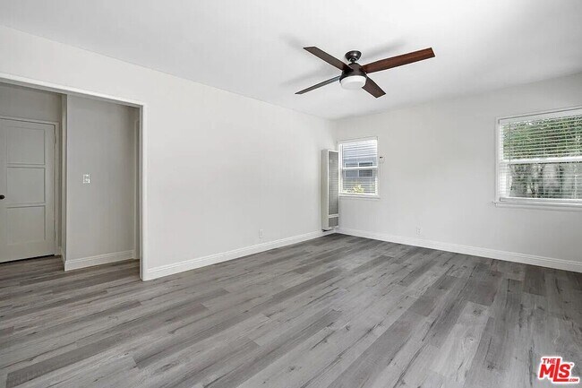 Foto del edificio - 908 Venezia Ave