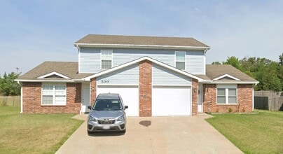 Building Photo - 700 Kimberly Dr