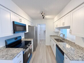 Building Photo - 4055 NW Cinnamon Tree Cir