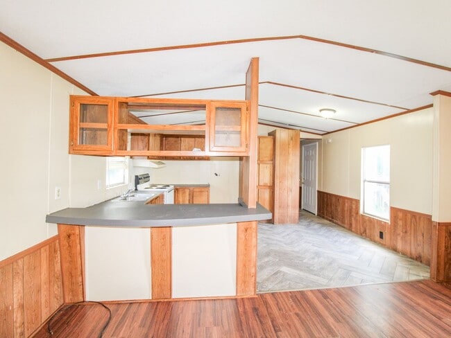 Building Photo - Close to downtown Pulaski!