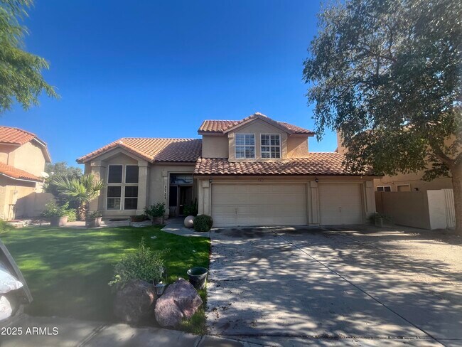 Building Photo - 3721 S Hawthorn Dr