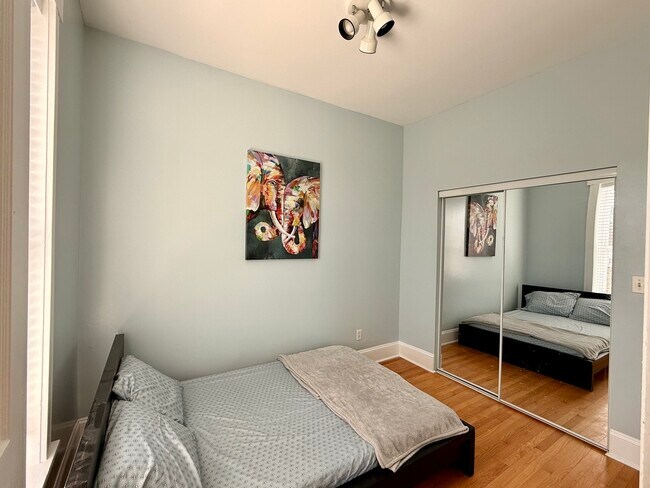 Foto del edificio - 2604 W Fullerton Ave