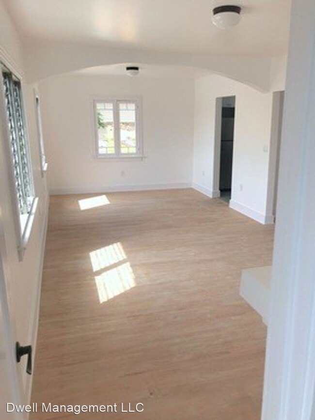 Building Photo - 4167 Oakwood Ave