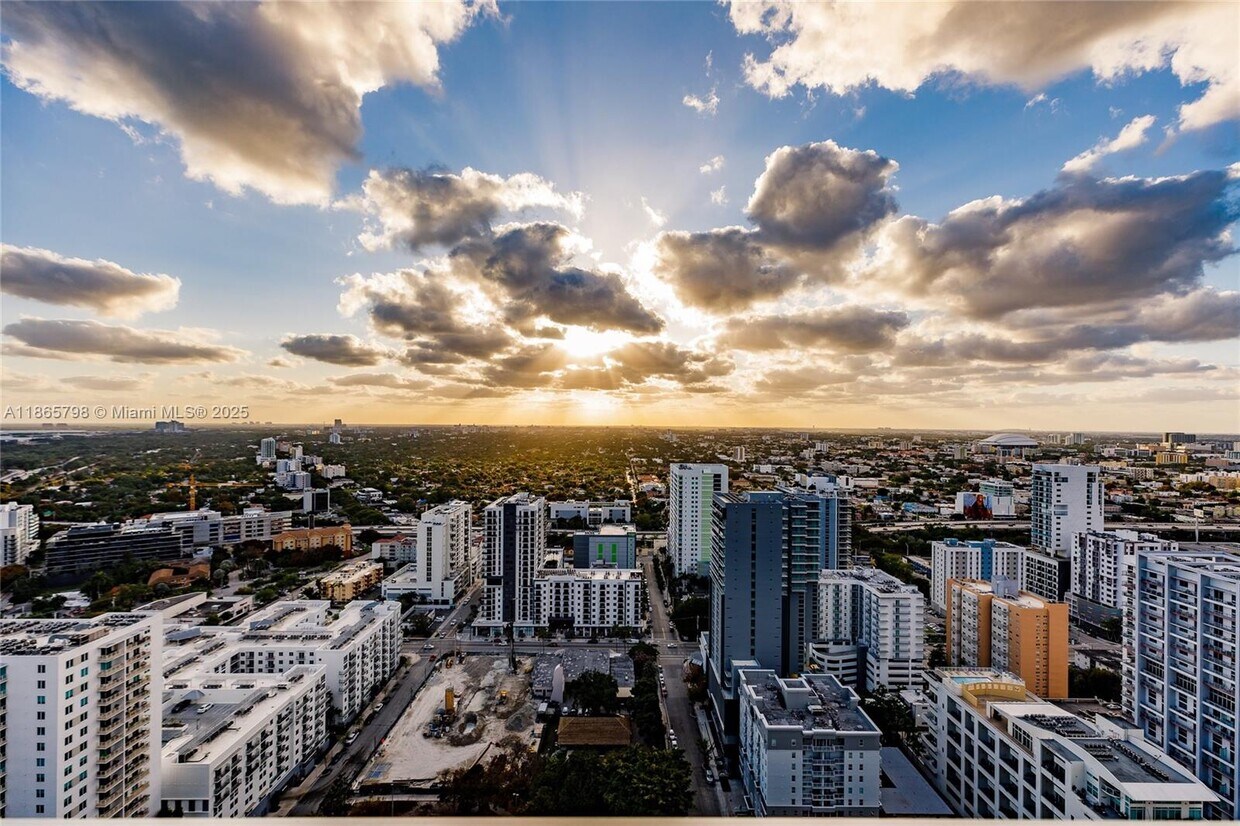 Foto principal - 1111 SW 1st Ave