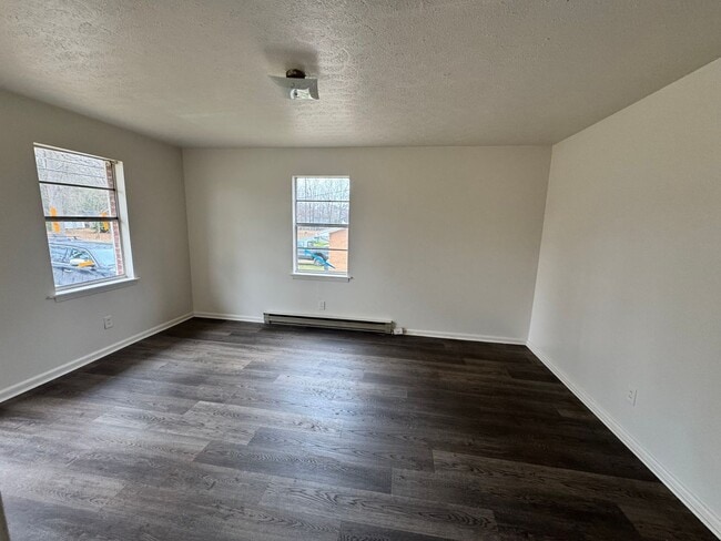 Building Photo - 126 Woodland Ave