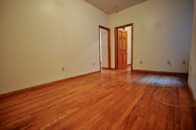MASSIVE LIVING ROOM - 201 W 94th St