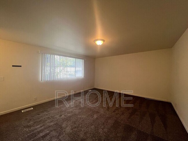 Foto del edificio - 267 W Center St