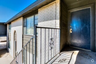 Building Photo - 1427 Austin St