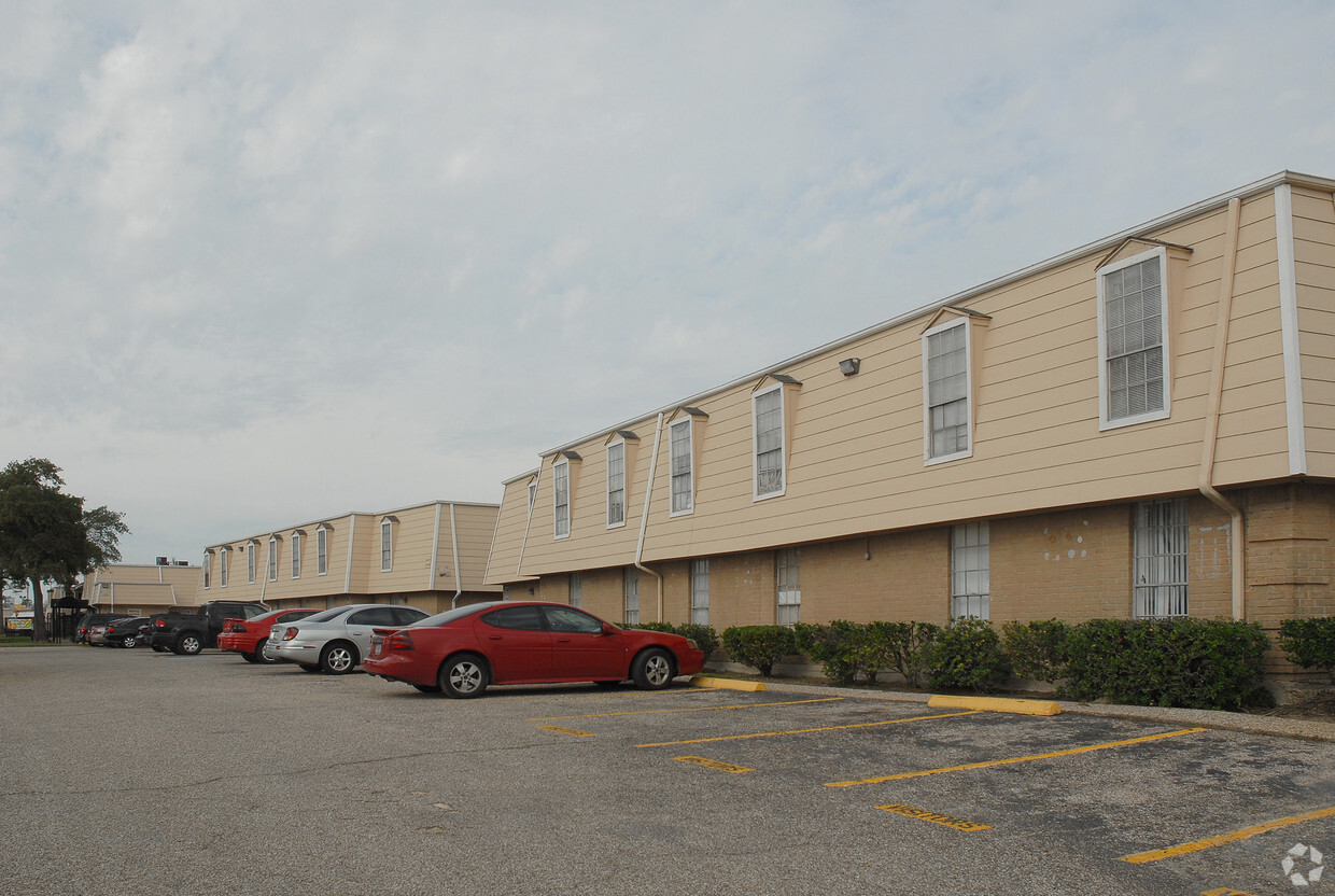 Primary Photo - Bayou Palms Apartments