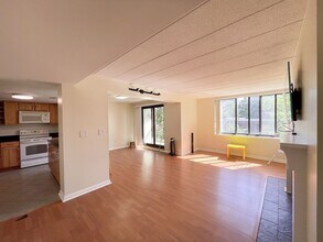 Building Photo - 85 Brainerd Rd