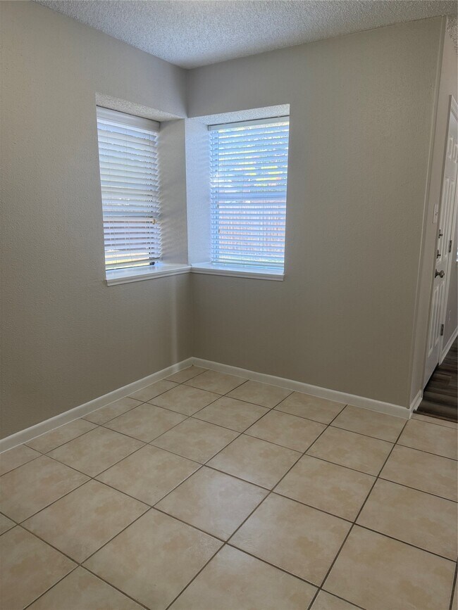 Foto del edificio - 6611 Rockfield Dr