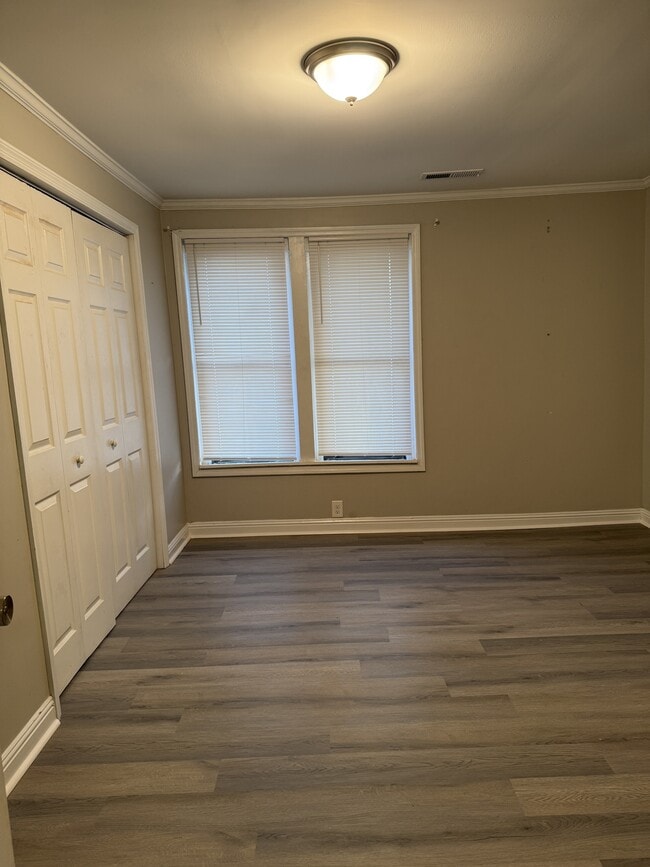 Building Photo - 401 1st Ave N