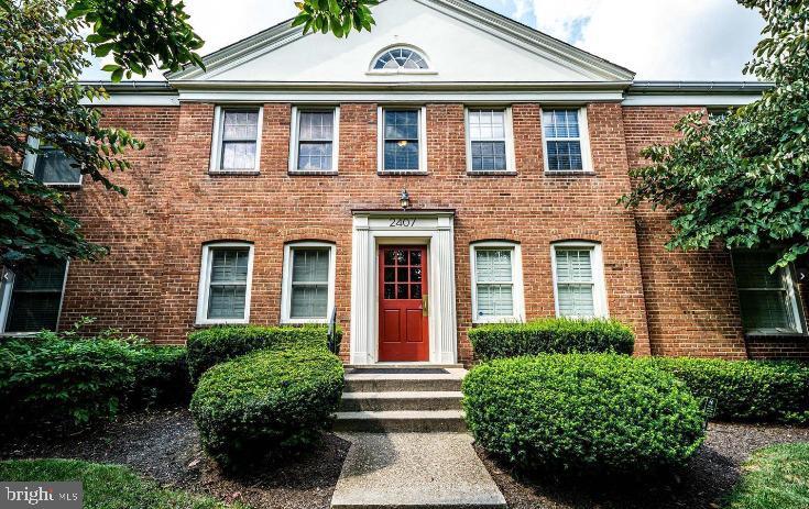 Foto principal - 2407 Arlington Blvd