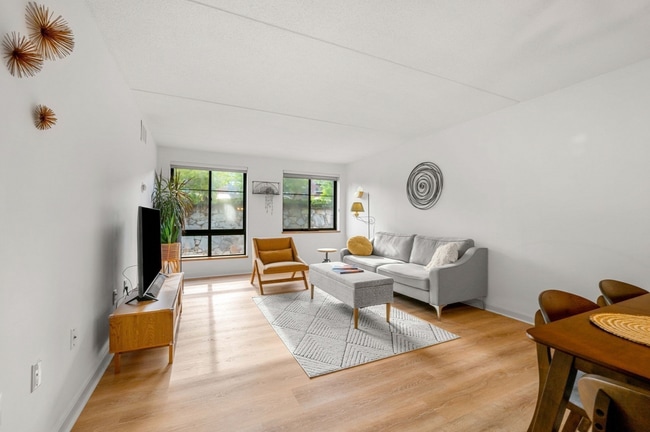 Foto del edificio - 100 Ledgewood Dr
