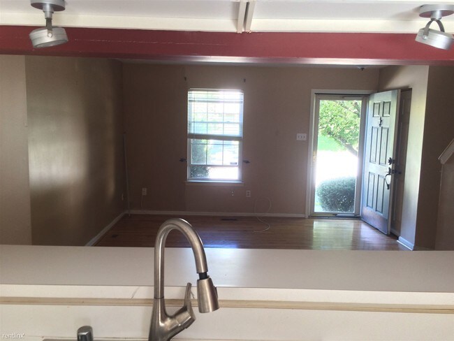 Building Photo - 5 Saint Agnes Dr
