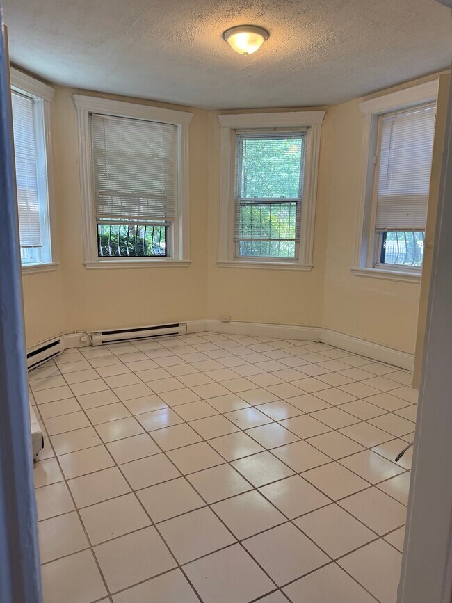 Foto del edificio - 382 Riverway St