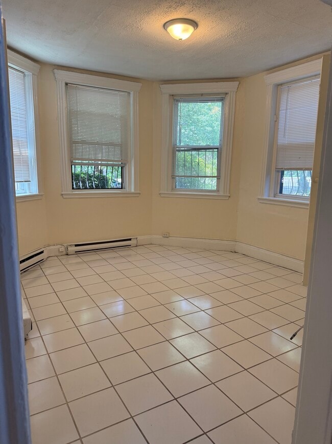 Building Photo - 382 Riverway