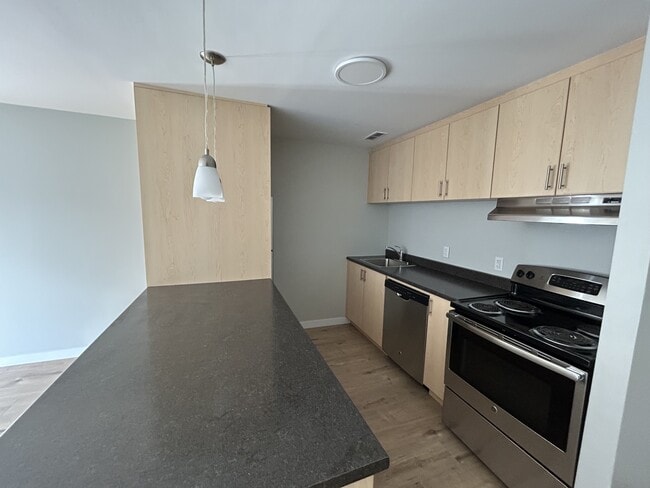 Building Photo - 5222-5222 Green St