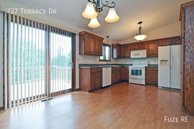 Building Photo - 727 Terrace Dr