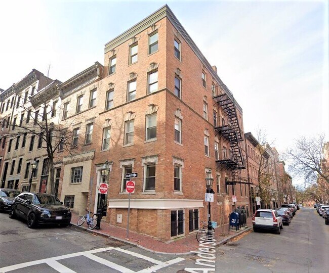 Building Photo - 27 Anderson St