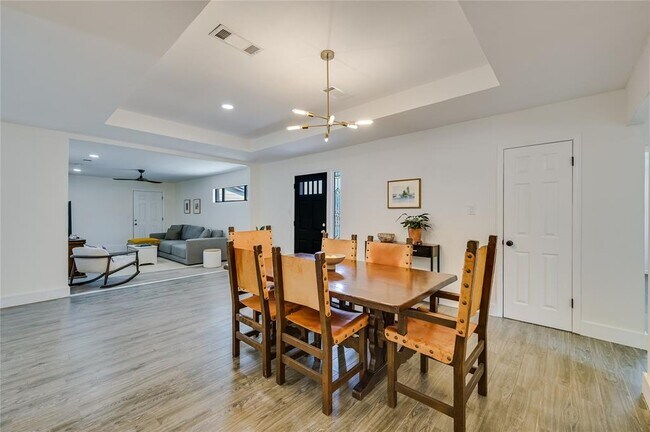 Foto del edificio - 10104 Oak Hollow Cir