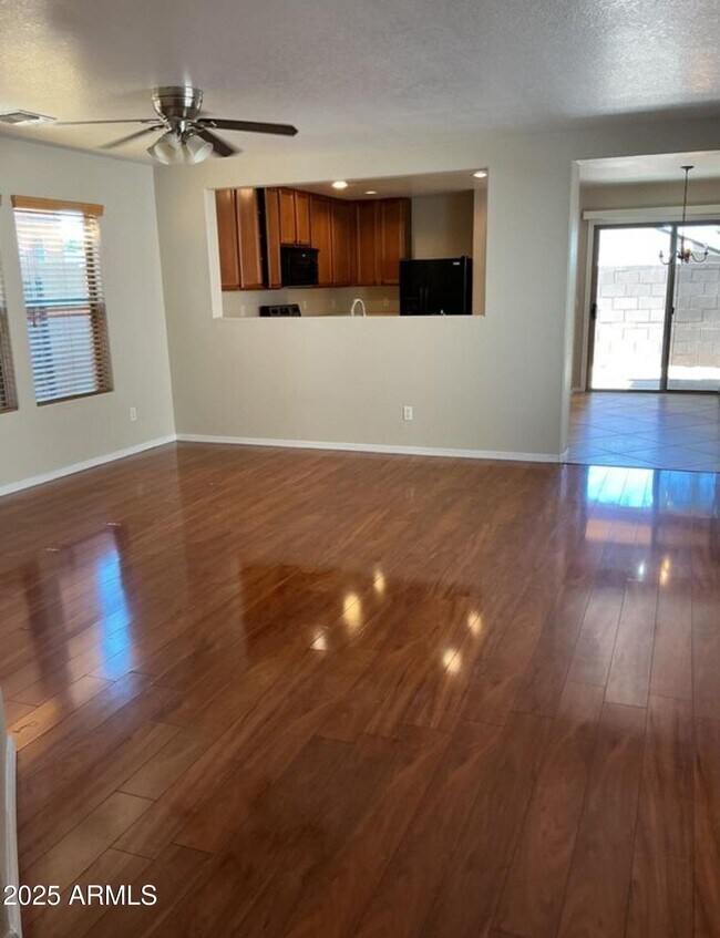 Foto del edificio - 6362 W Barbara Ave