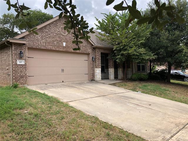 Foto principal - 817 Summer Oaks Dr